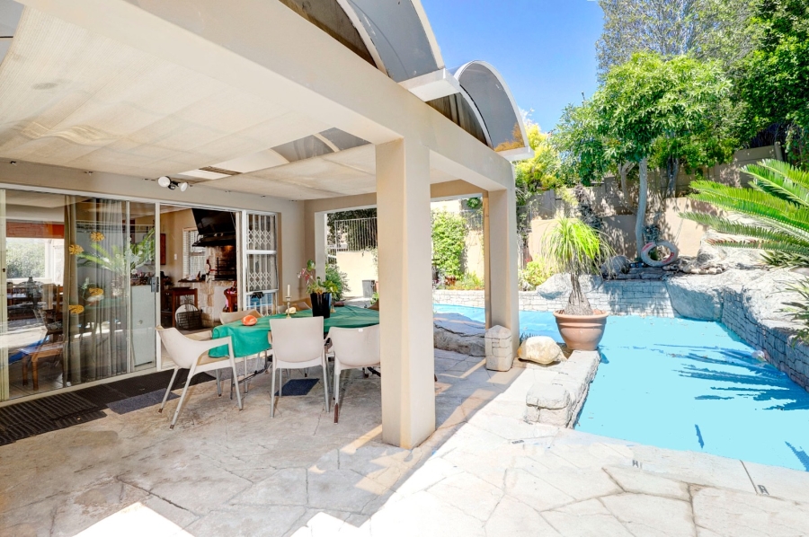 5 Bedroom Property for Sale in Loevenstein Western Cape